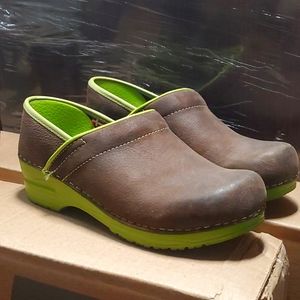 Sanita size 37 clog